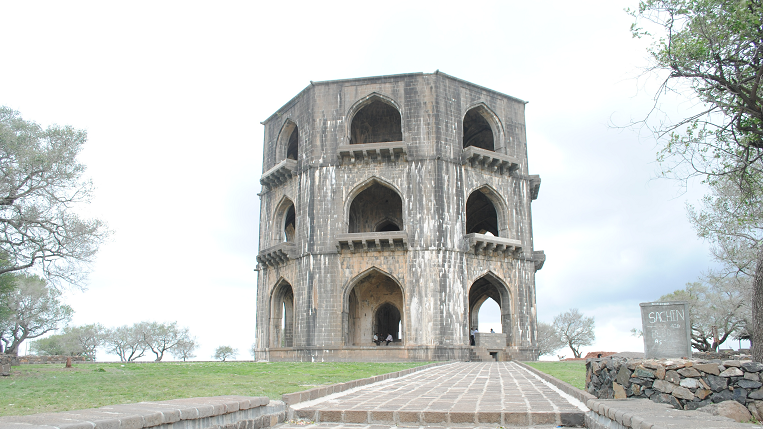 Chandbebi Mahal