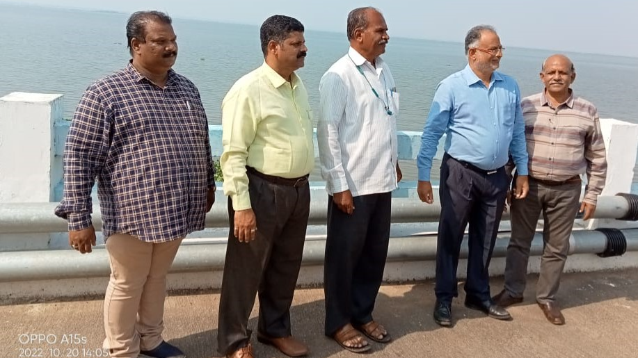 मा.श्री.आनंद एकनाथ रायते साहेब, अप्पर जमाबंदी आयुक्त आणि अतिरीक्त संचालक भूमि अभिलेख e: जमाबंदी आयुक्त अणि संचालक भूमि अभिलेख (म.राज्य) पुणे  व मा.श्री.व्ही.एस.शिंदे सर उपसंचालक भुमि अभीलेख नागपुर प्रदेश नागपुर यांनी उप अधीक्षक भुमि अभीलेख कार्यालय पवनी  जिल्हा भंडारा येथे दिलेली भेट 